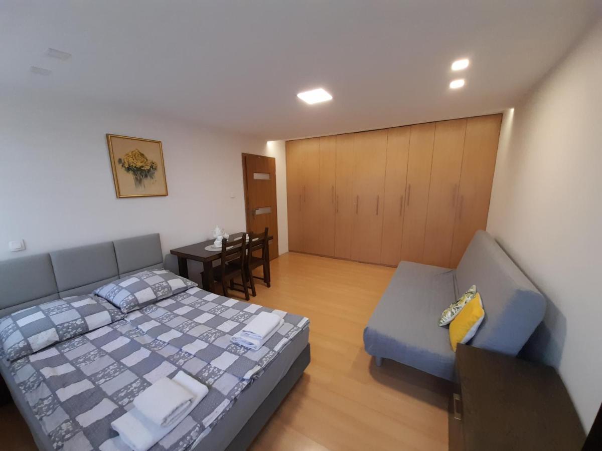 Apartament 44